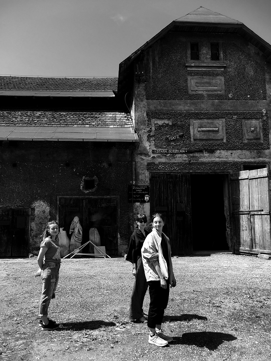 studentki Wydziału Scenografii w Górkach Wielkich