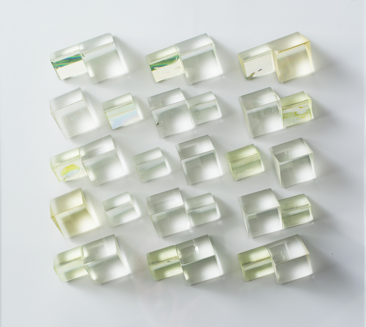 Jerzy Rosołowicz, Neutronikon P-16, 1971, technika własna, szkło, MS/SN/R/139, @ Muzeum Sztuki, Łódź