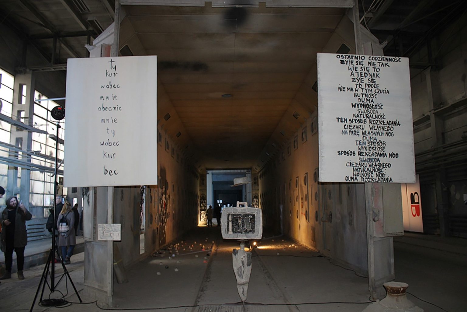 "Słońce zgasić, ptaszki pozabijać". Akcja artystyczna: Andrzej Zwierzchowski , fot. Mariusz Filipowicz, Arkadiusz Glegoła, Maciej Januszewski, Henryk Gostyński.