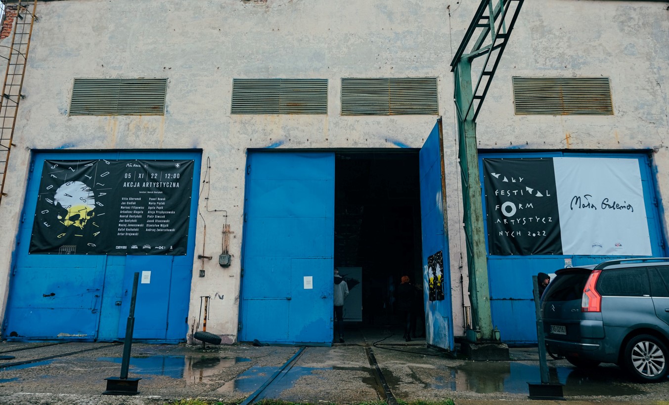 "Słońce zgasić, ptaszki pozabijać". Akcja artystyczna: wernisaż, fot. Mariusz Filipowicz, Arkadiusz Glegoła, Maciej Januszewski, Henryk Gostyński.