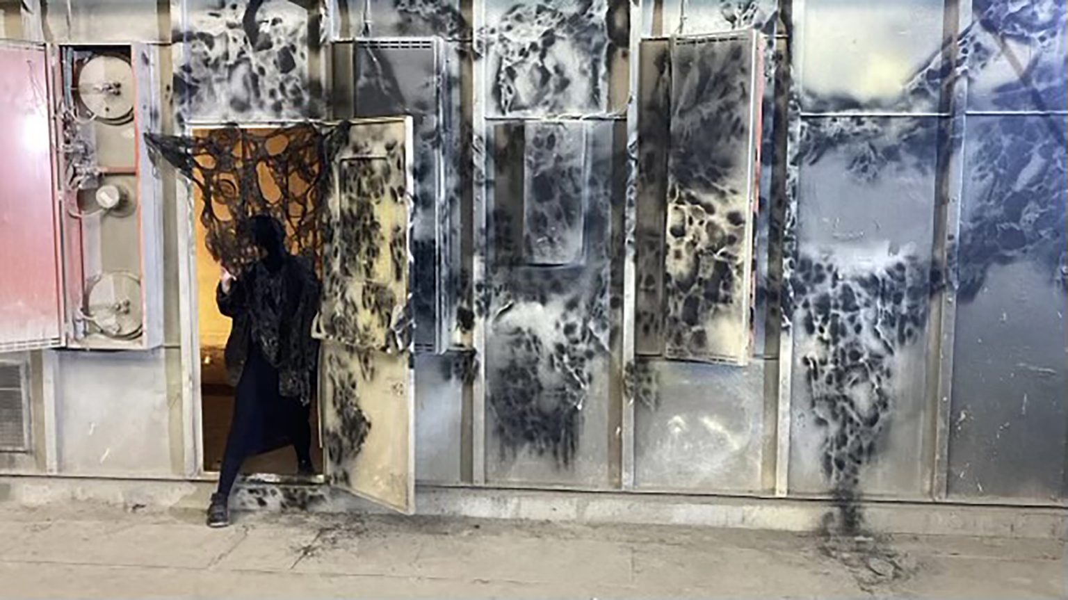 "Słońce zgasić, ptaszki pozabijać". Akcja artystyczna: Agata Popik, fot. Mariusz Filipowicz, Arkadiusz Glegoła, Maciej Januszewski, Henryk Gostyński.