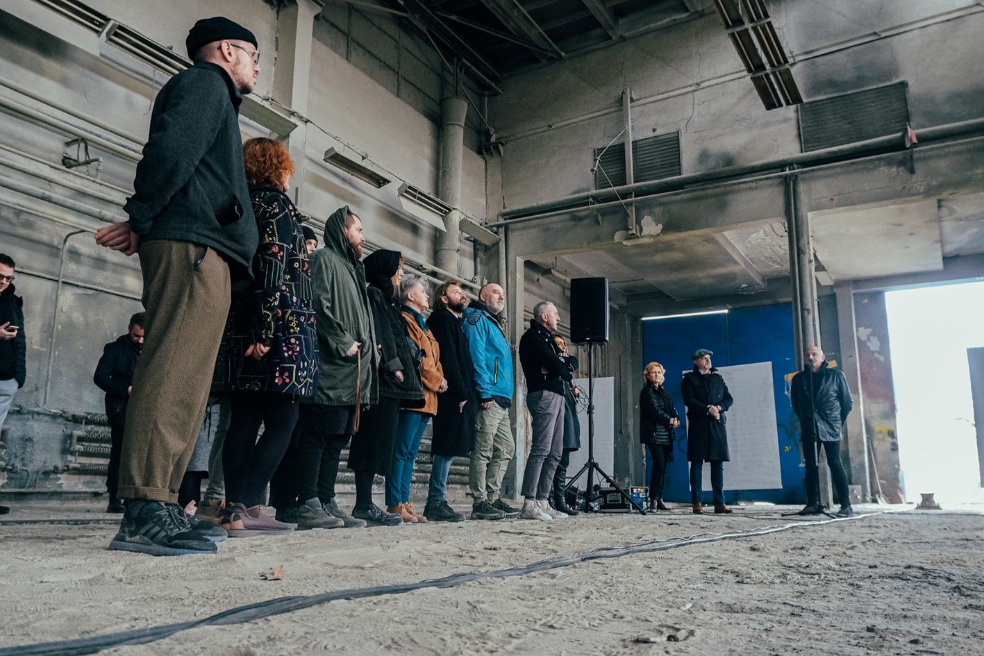 "Słońce zgasić, ptaszki pozabijać". Akcja artystyczna: wernisaż, fot. Mariusz Filipowicz, Arkadiusz Glegoła, Maciej Januszewski, Henryk Gostyński.