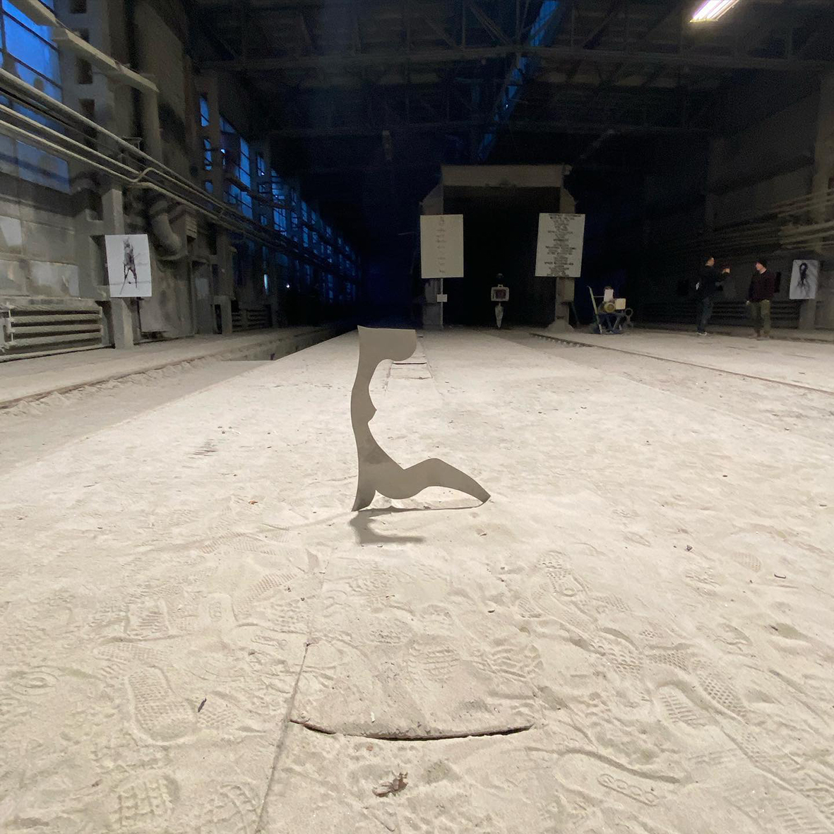 "Słońce zgasić, ptaszki pozabijać". Akcja artystyczna: Maciej Januszewski, fot. Mariusz Filipowicz, Arkadiusz Glegoła, Maciej Januszewski, Henryk Gostyński.