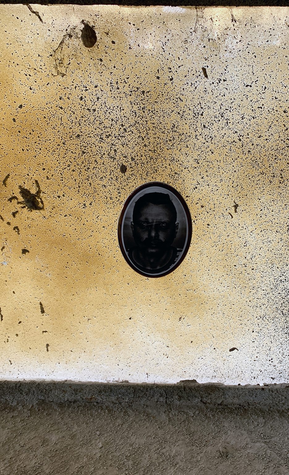 "Słońce zgasić, ptaszki pozabijać". Akcja artystyczna: Mariusz Filipowicz, fot. Mariusz Filipowicz, Arkadiusz Glegoła, Maciej Januszewski, Henryk Gostyński.