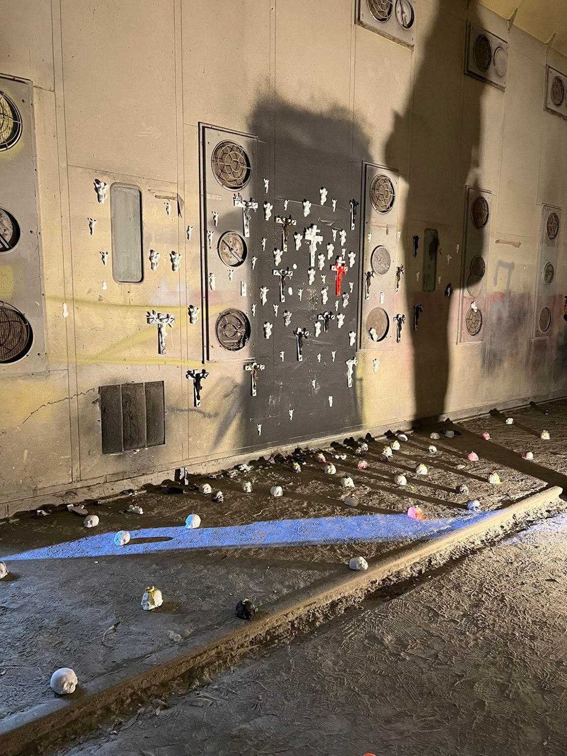 "Słońce zgasić, ptaszki pozabijać". Akcja artystyczna: Stanisław Wójcik, fot. Mariusz Filipowicz, Arkadiusz Glegoła, Maciej Januszewski, Henryk Gostyński.