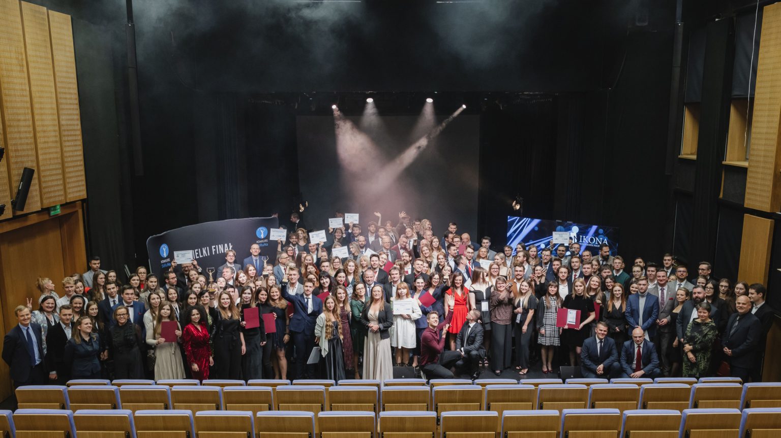 Zdjęcie grupowe laureatów nagrody