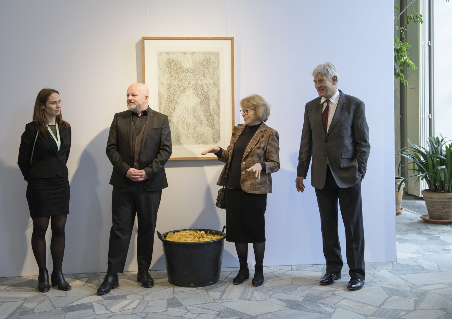 Błażej Ostoja-Lniski wraz ze współorganizatorami wystawy