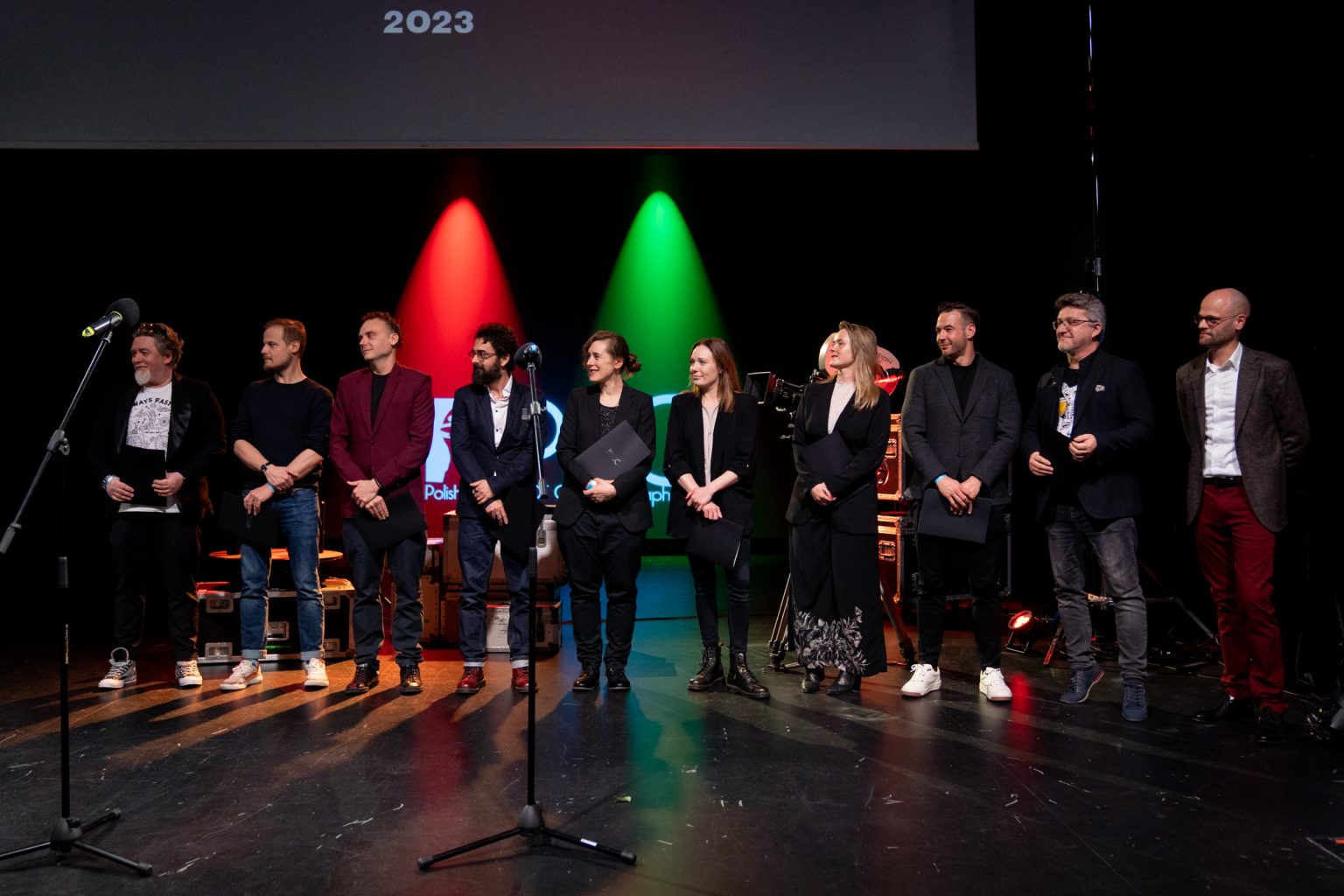 Zdjęcie grupowe laureatów nagród.