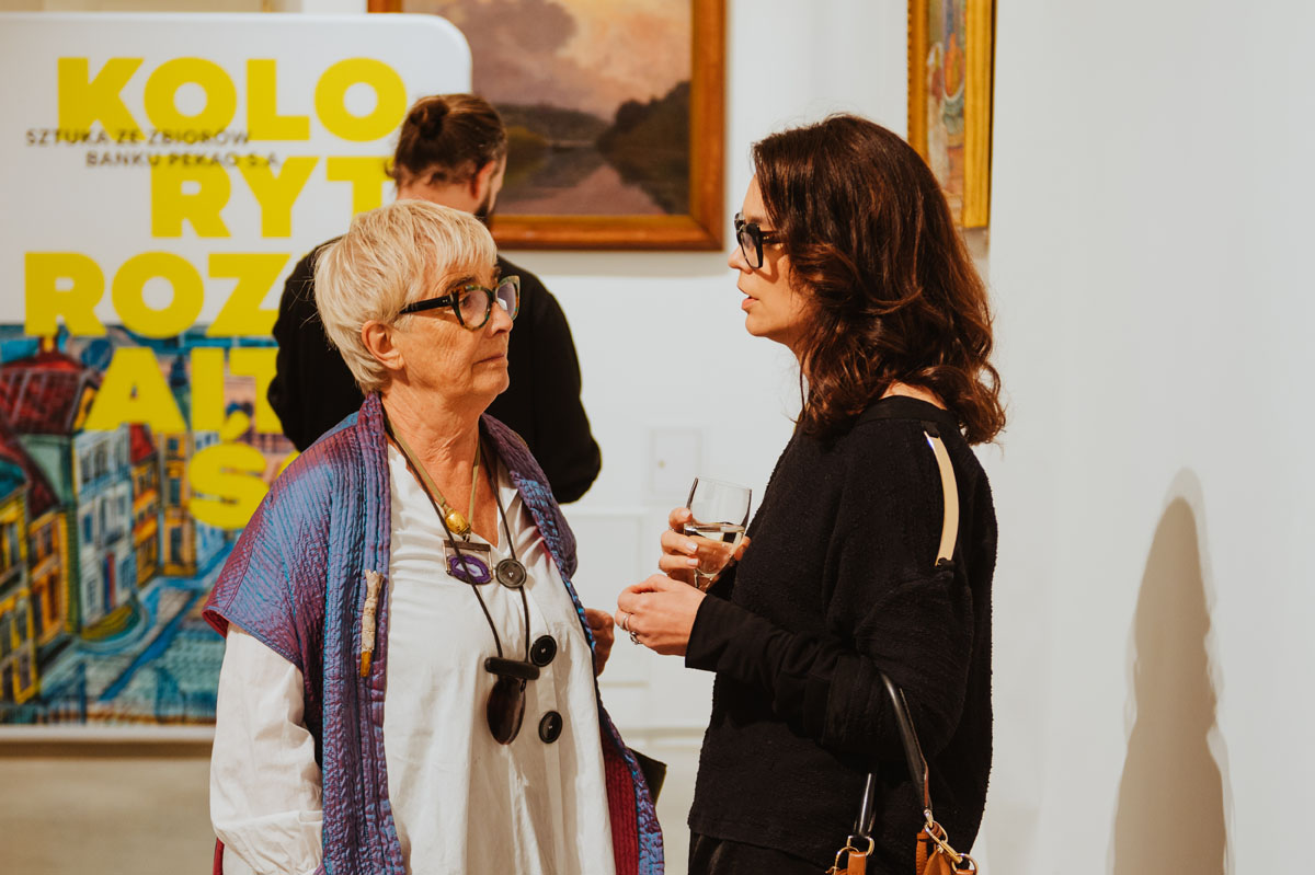 Osoby ziedzające wystawę