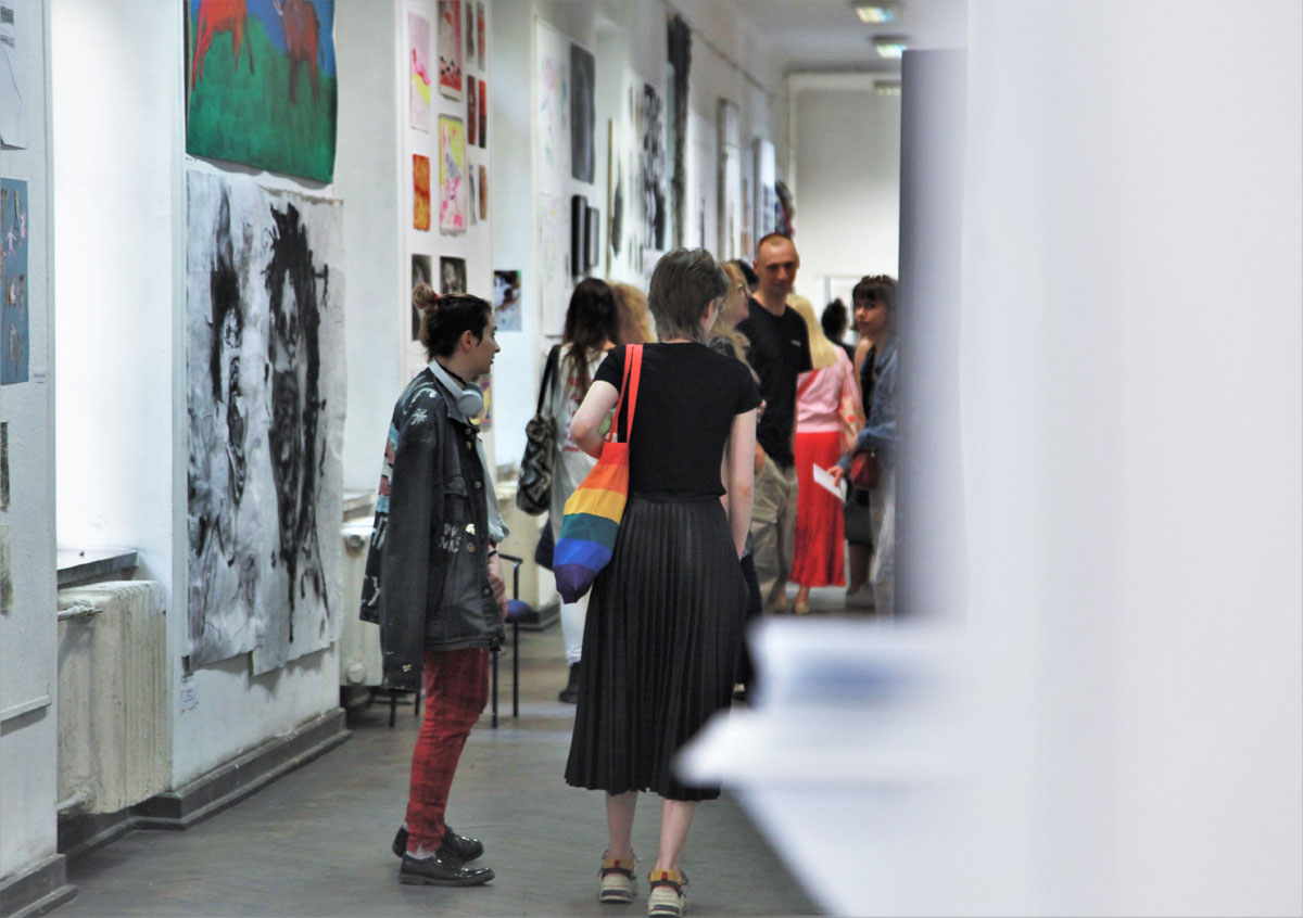 Publiczność w przestrzeni wystawowej