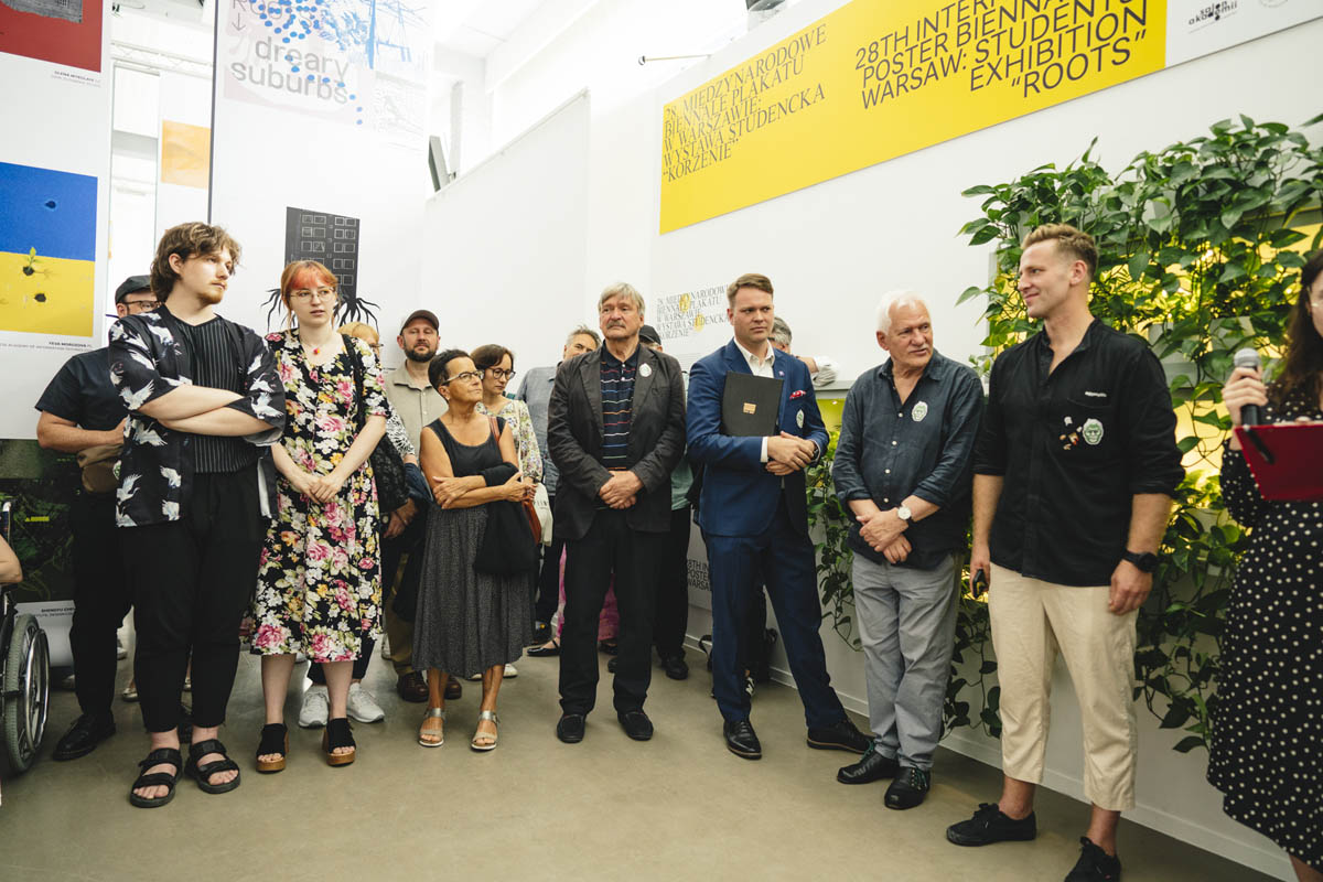 Jan Kowalski, Lech Majewski oraz Mateusz Machalski z gośćmi wernisażu