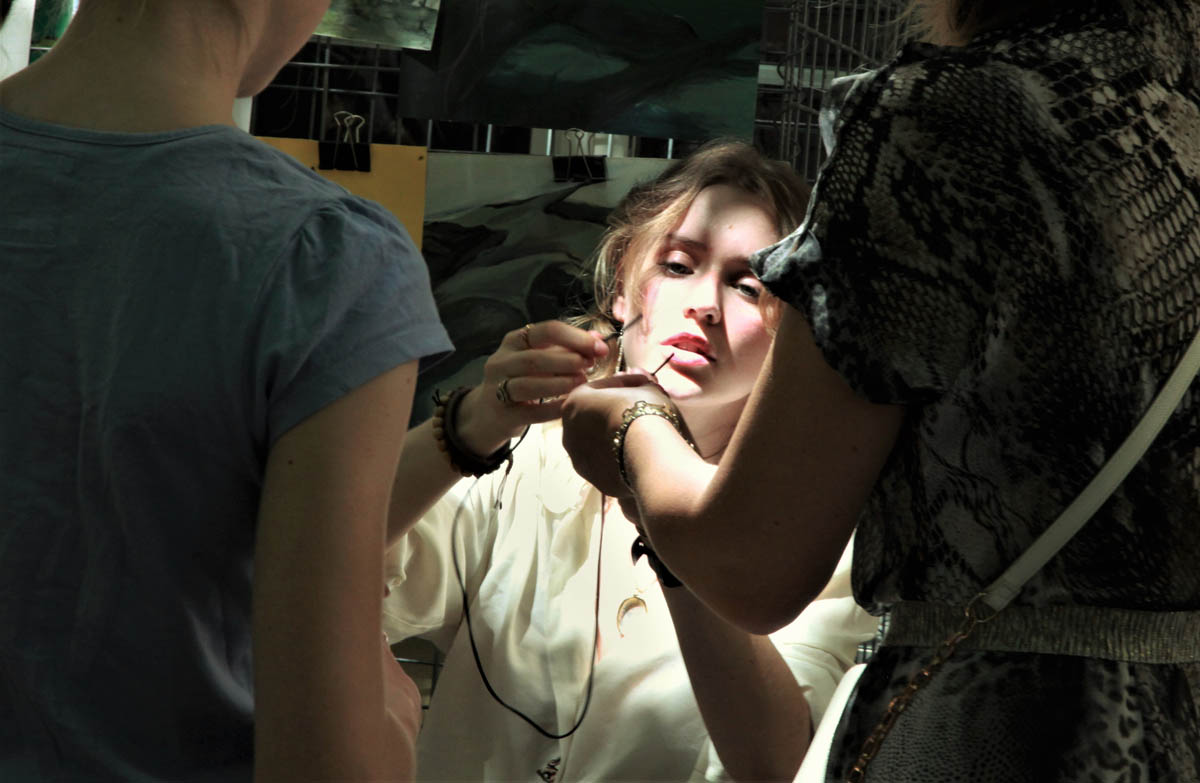 ART Piknik: targi prac studenckich ASP w Warszawie, ubrań vintage i płyt winylowych na Dziedzińcu Pałacu Czapskich. W ramach lata w Pałacu, 9 lipca 2023. Fot. ASP w Warszawie.