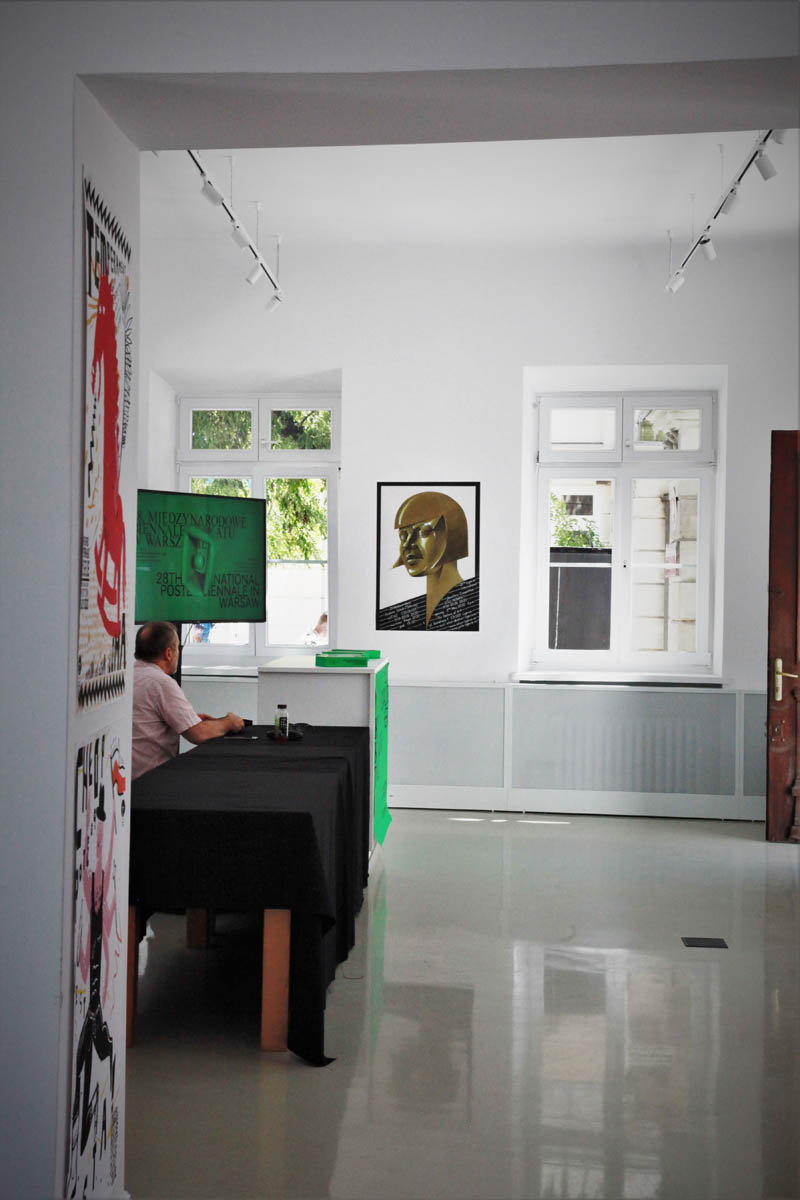 Wnętrze pałacu, fragment ekspozycji 28. Międzynarodowego Biennale Plakatu