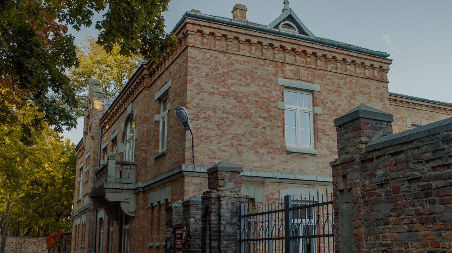 Ceglana fasada budynku