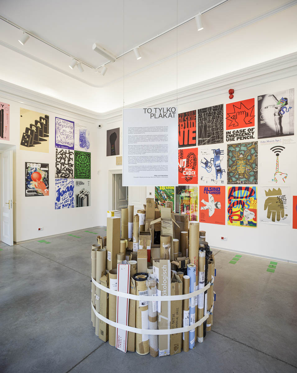 Zdjęcie ekspozycji plakatów.
