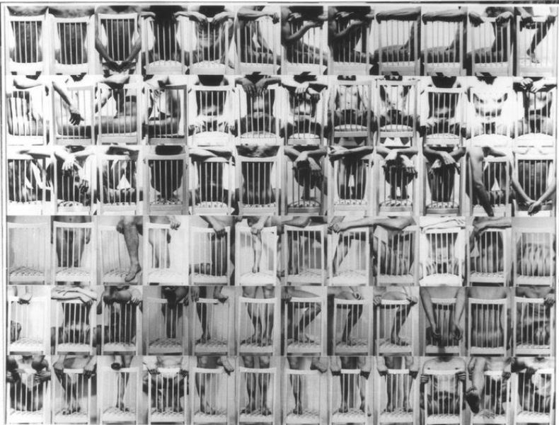 Czarno-białe zdjęcie.