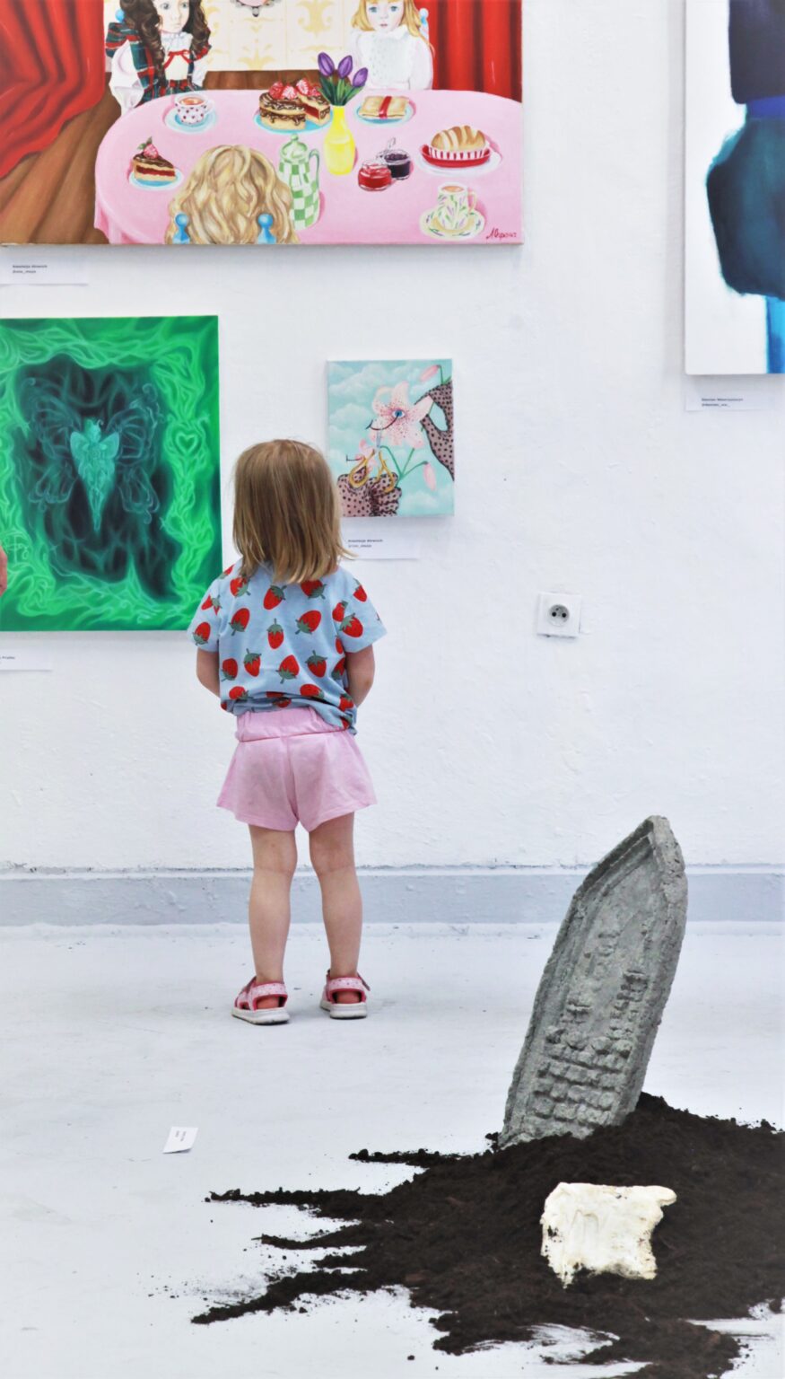 Dziecko w przestrzeni wystawy