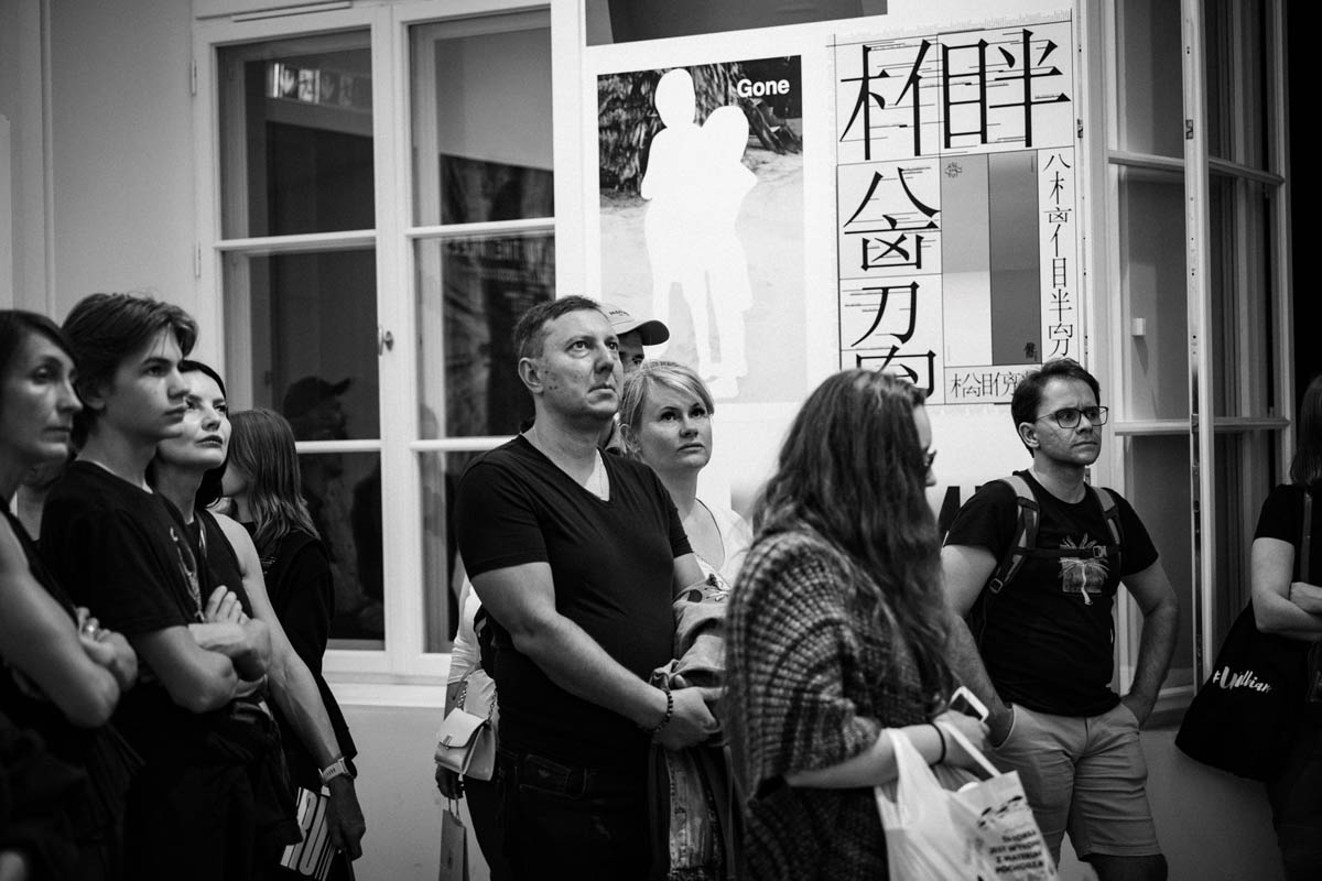 Publiczność w przestrzeni ekspozycyjnej