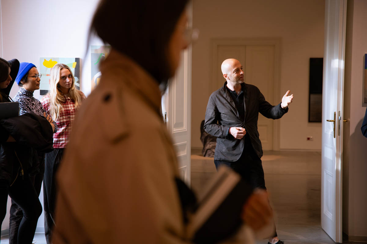 Sylwetki dwóch osób