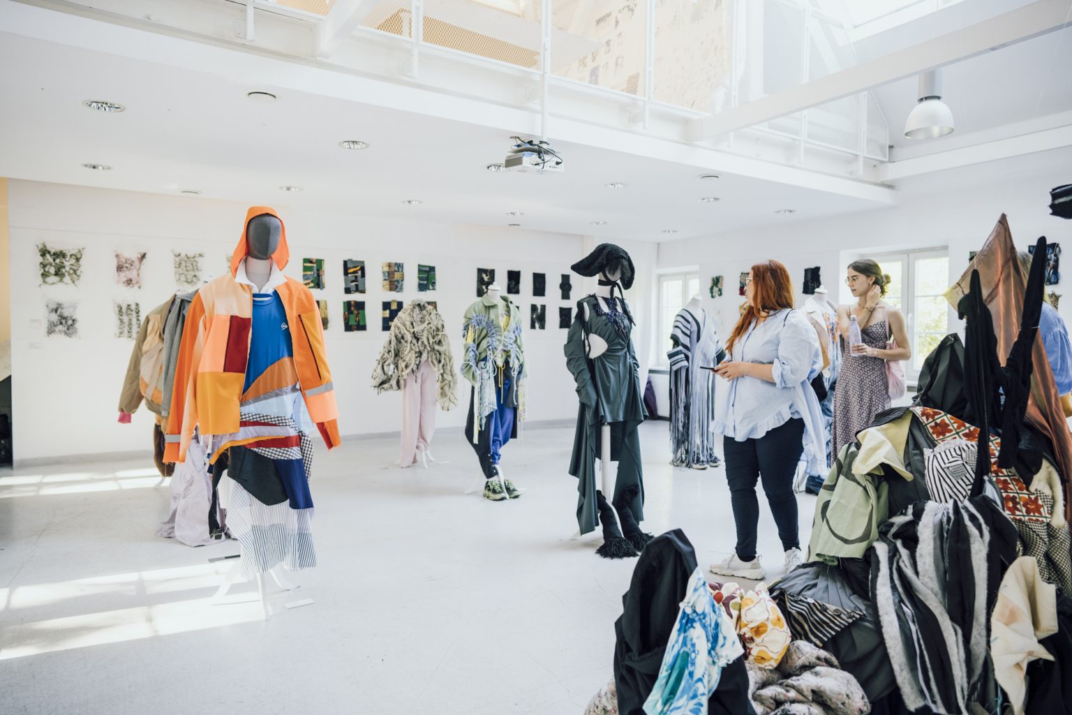 Projekty ubrań prezentowane przezstudentów