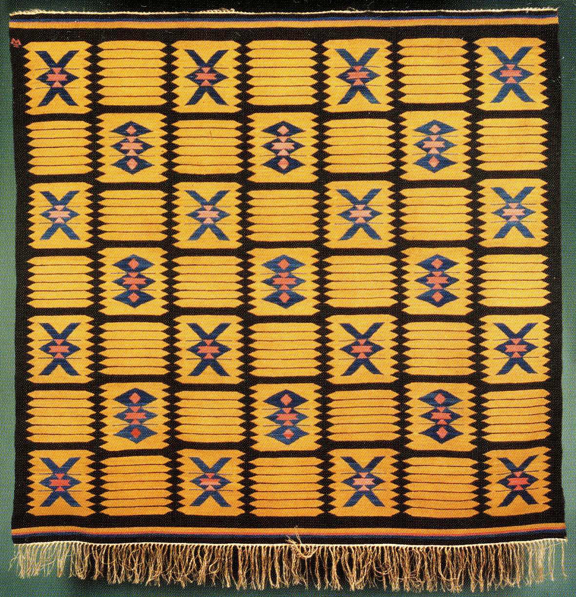 Tkanina żółta z elementami graficznymi w kolorze