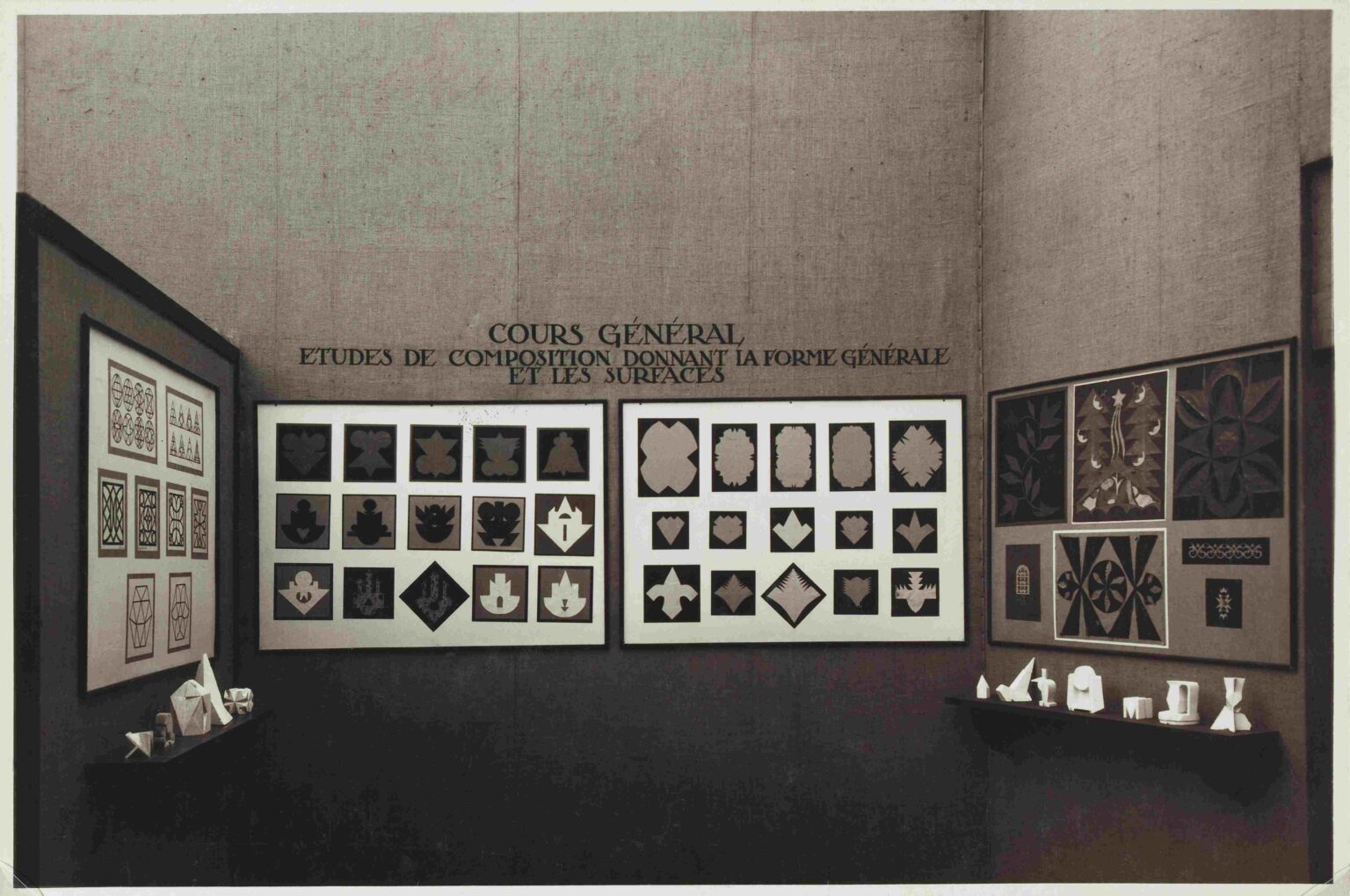 Czarno-białe, archiwalne zdjęcie ekspozycji