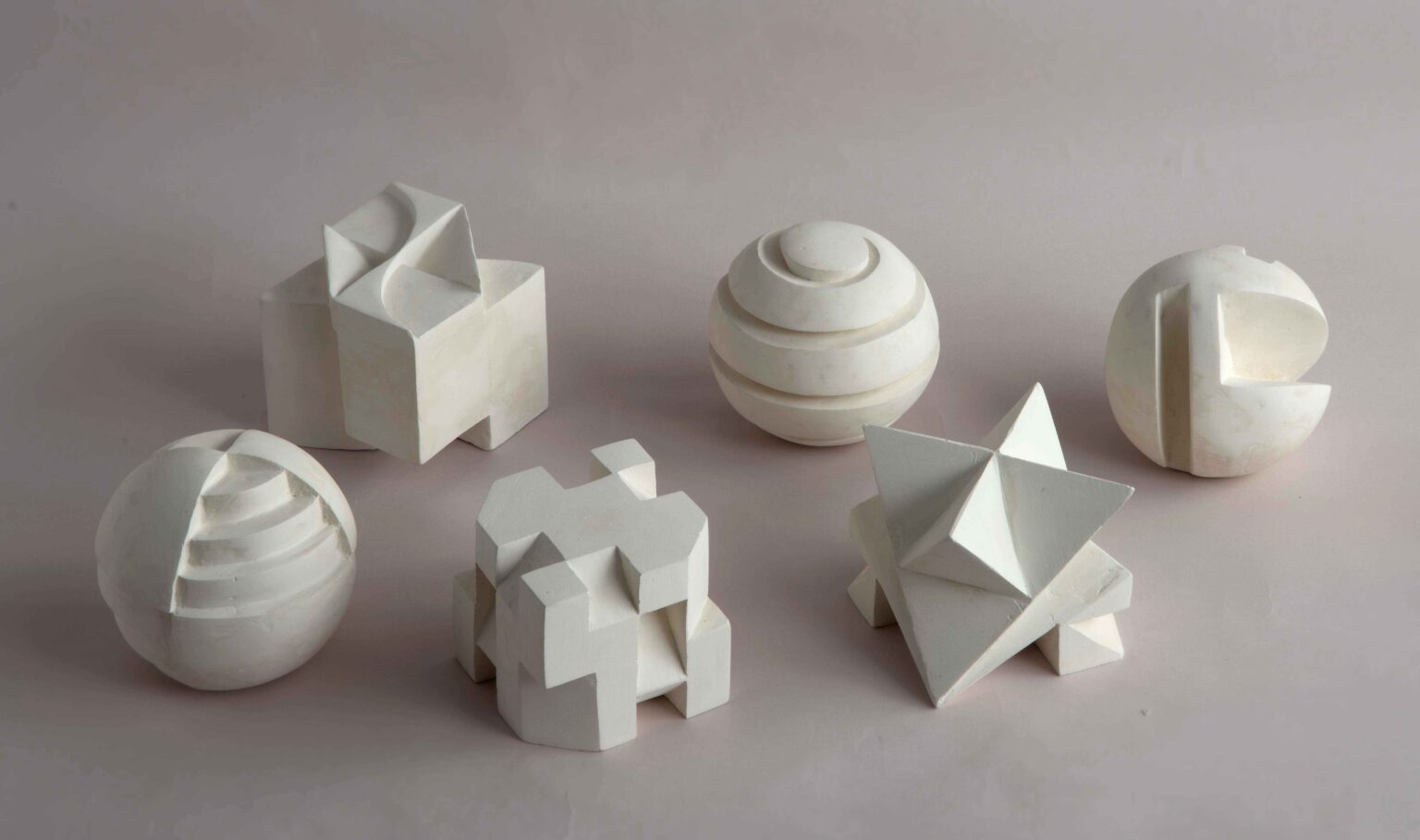 Czarno-białe zdjęcie brył