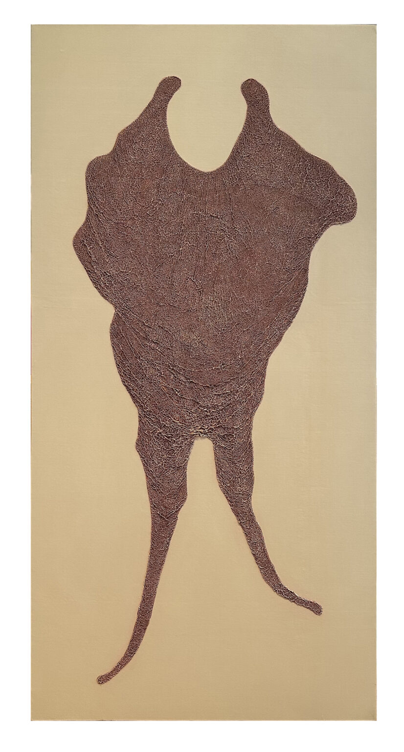Obraz przedstawiający abstrakcyjny brązowy kształt na beżowym tle