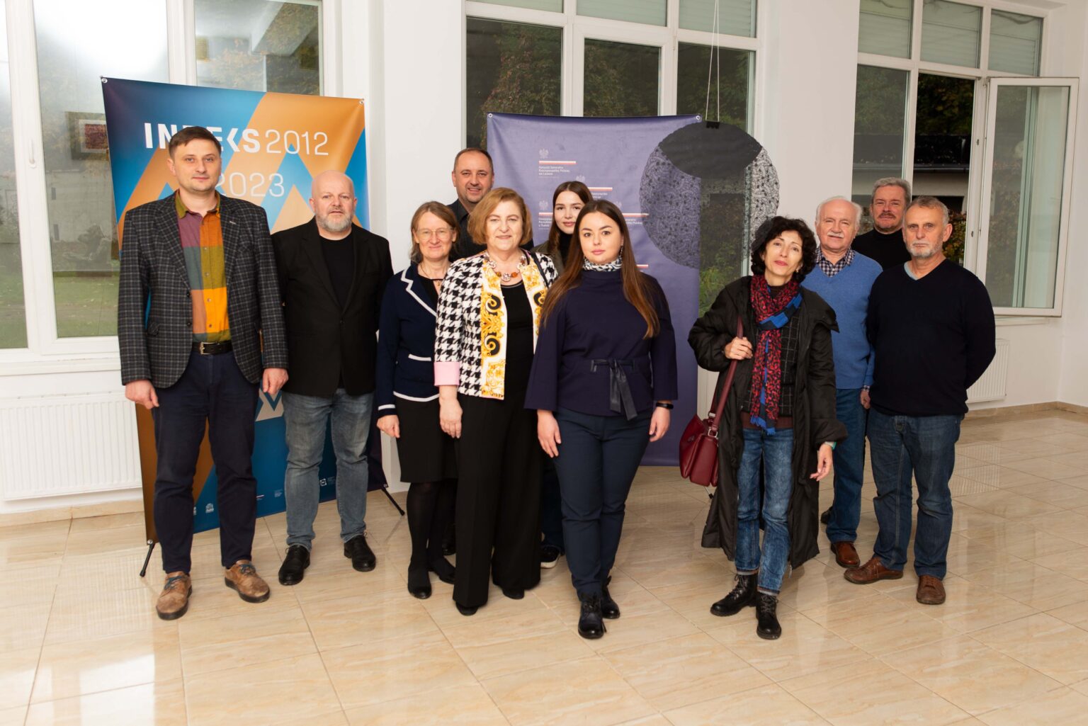 Zwiedzający w muzeum