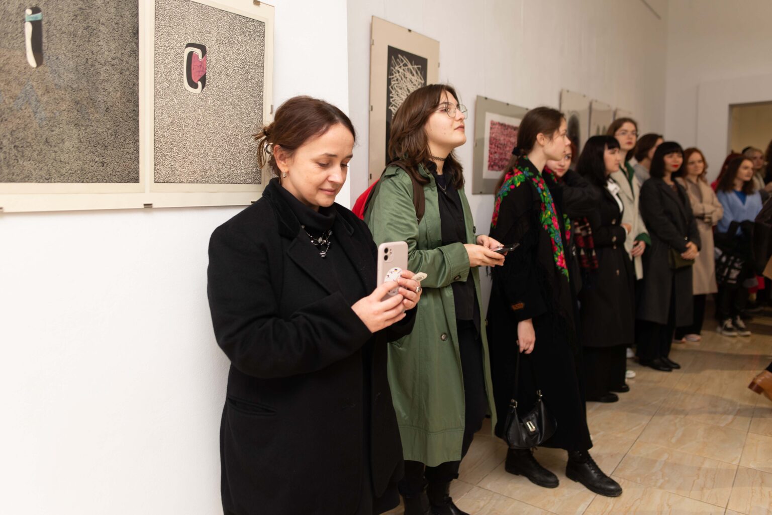 Zwiedzający w muzeum