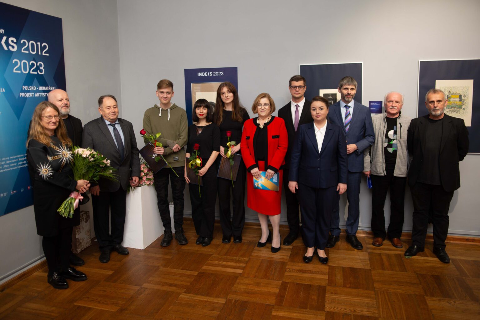 Grupa osób w muzeum