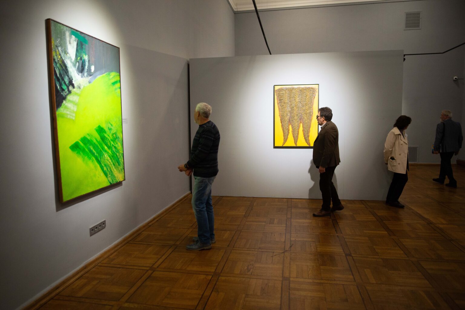 Zwiedzający wystawę