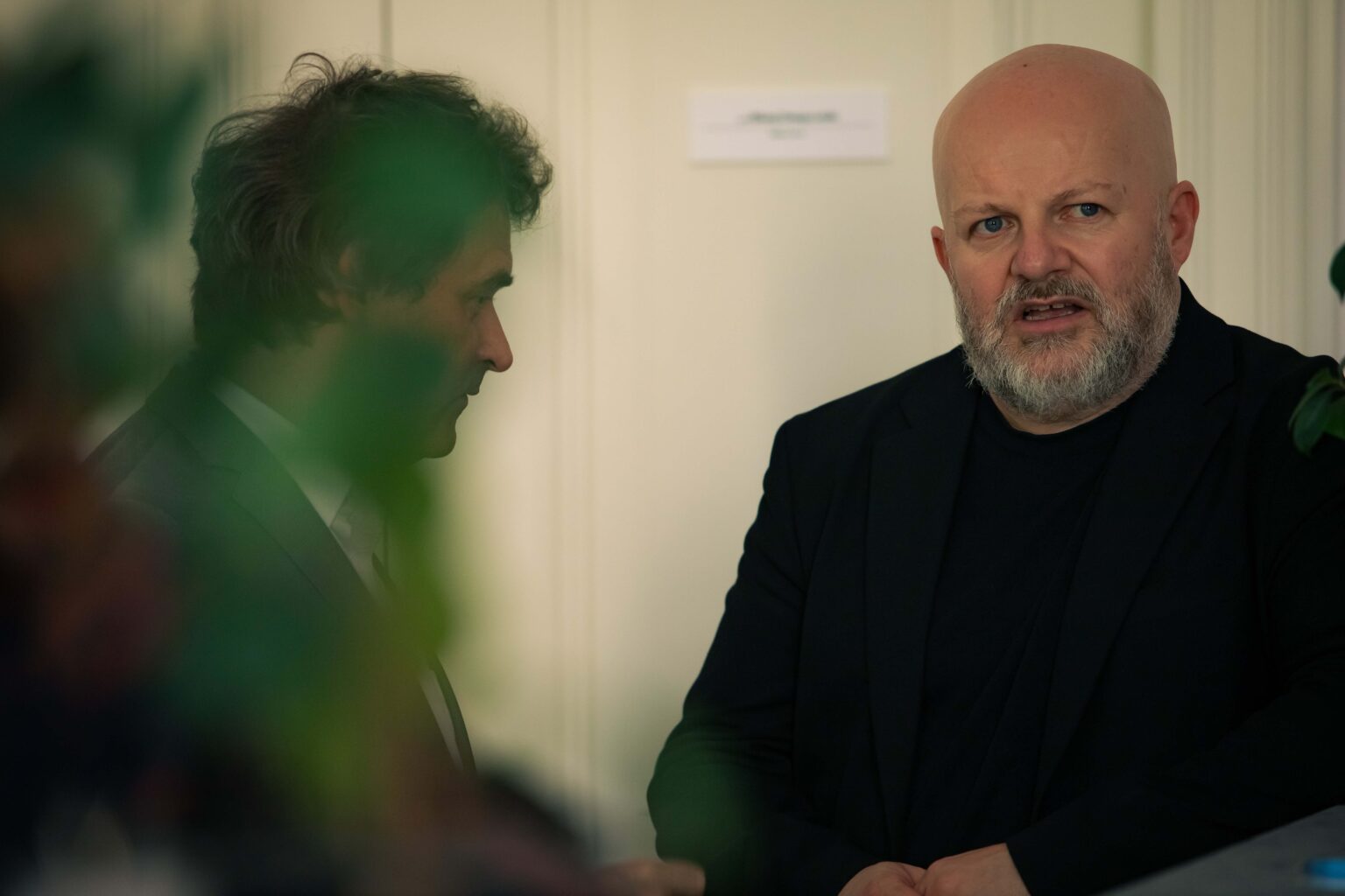 Dwaj mężczyźni rozmawiają