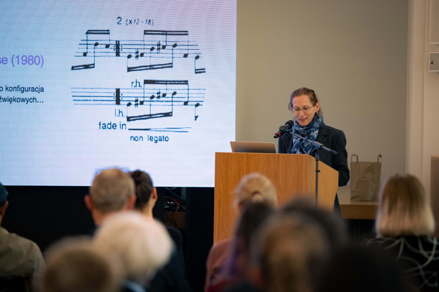 Prelegentka na mównicy i słuchacze