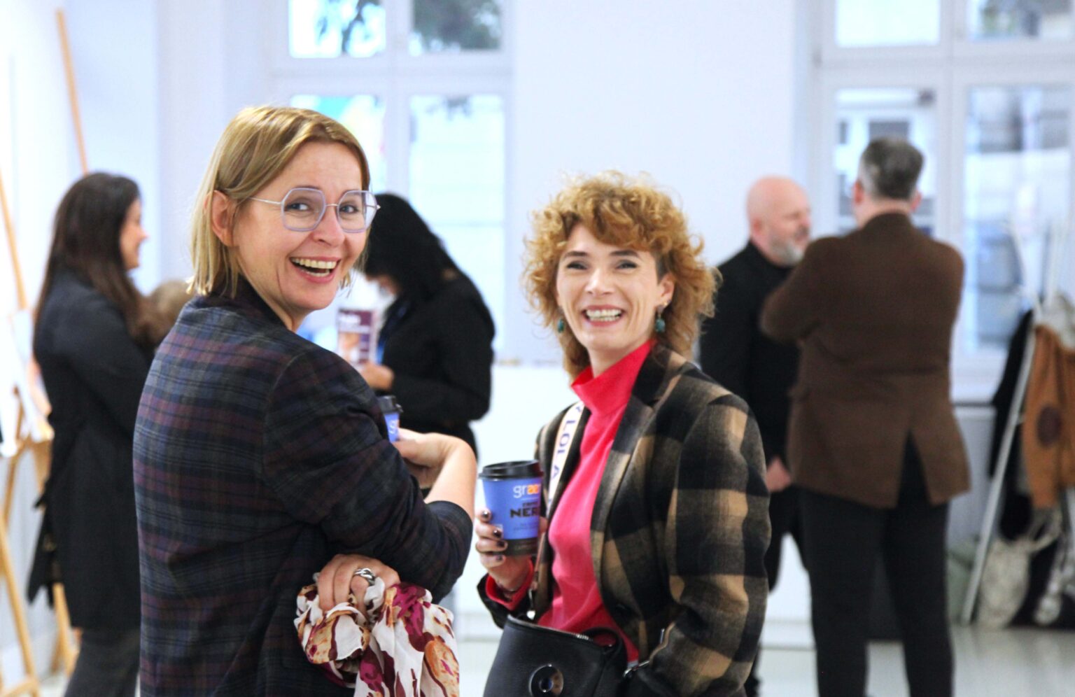 Dwie uśmiechnięte kobiety