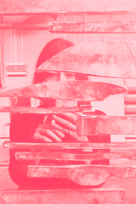 Zdjęcie w różowym kolorze z abstrakcyjnymi obiektami