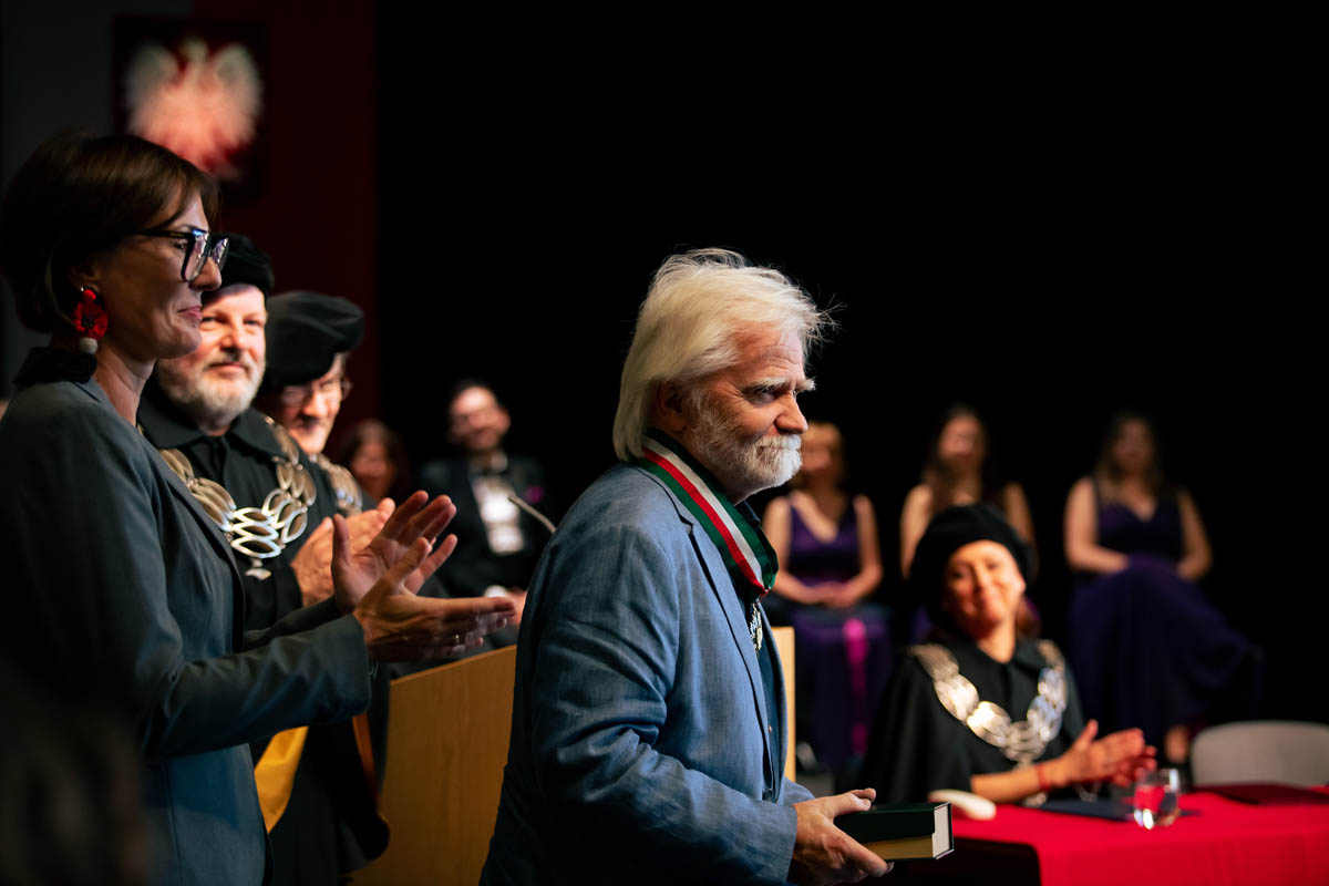 Mężczyzna odznaczony medalem