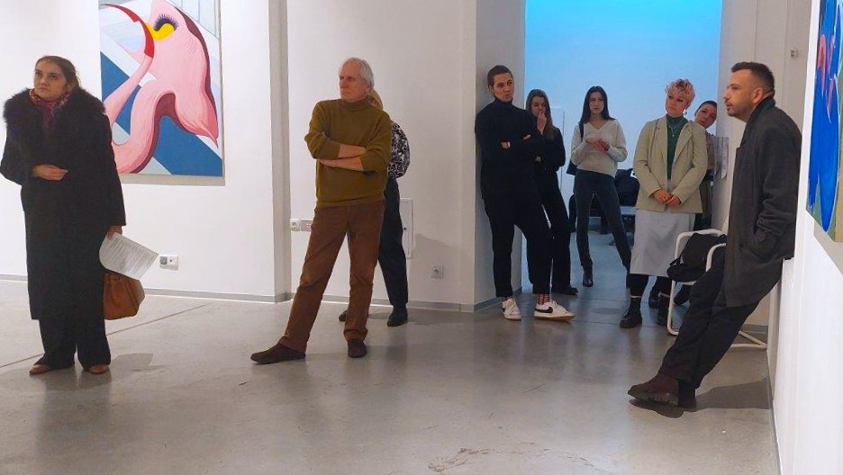 Zwiedzający wystawę