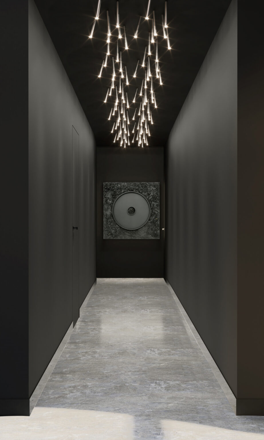 Wizualizacja komputerowa projektu. Na końcu korytarza ściana z geometrycznym wzorem