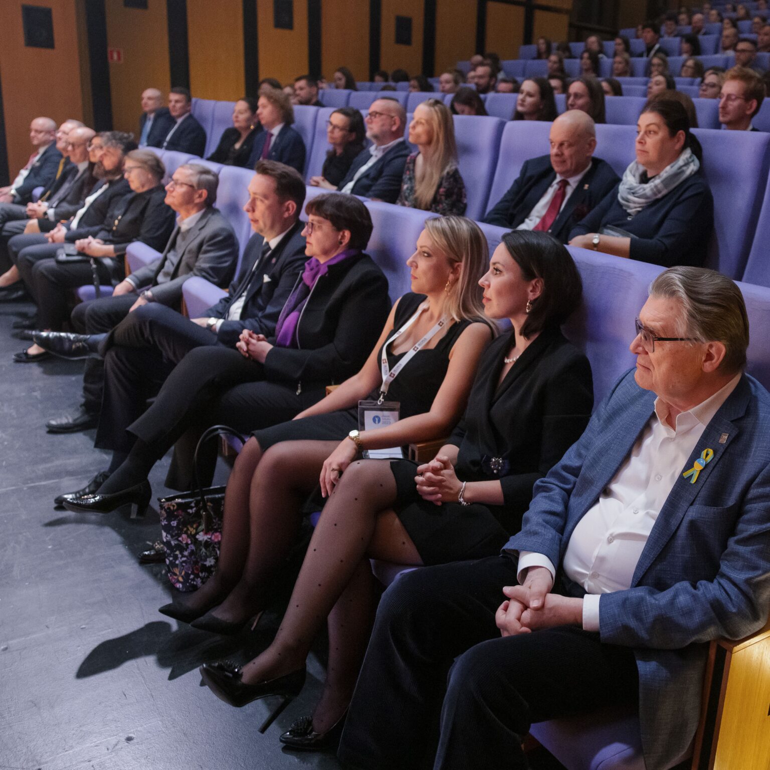 Duża grupa osób na widowni