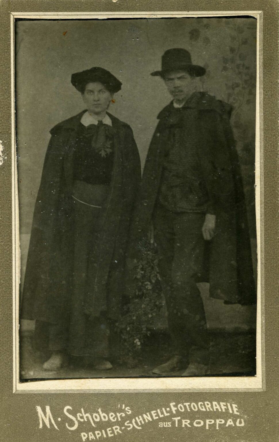 Portret kobiety i mężczyzny. Zdjęcia archiwalne