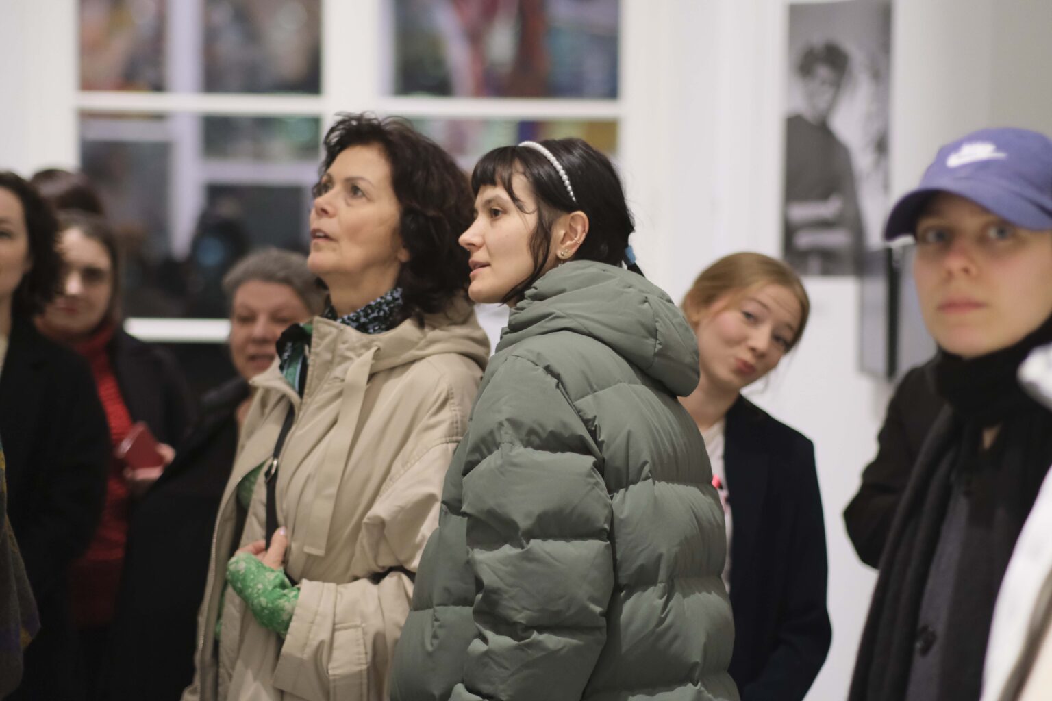 Zwiedzający wystawę