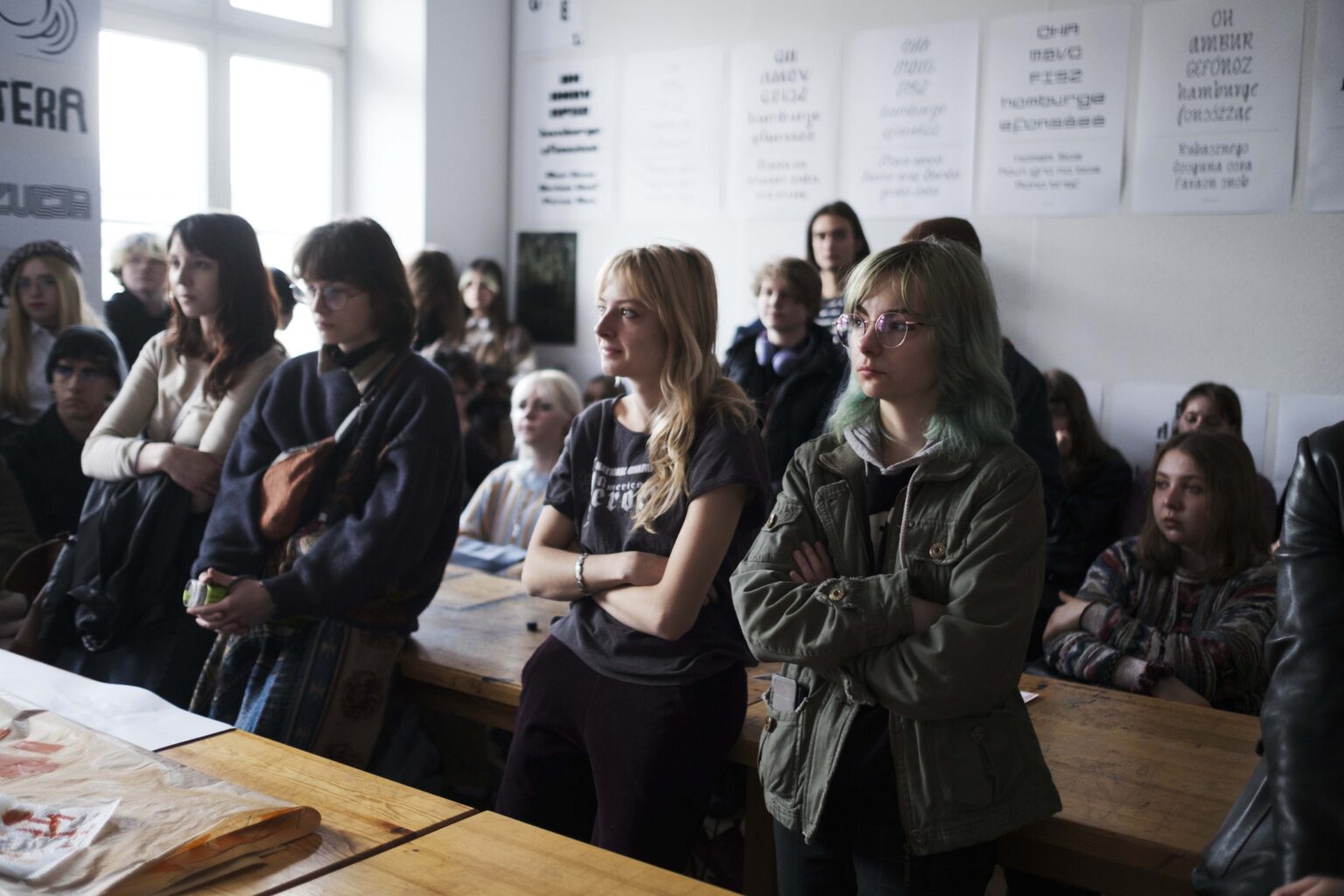 grupa osób w pracowni