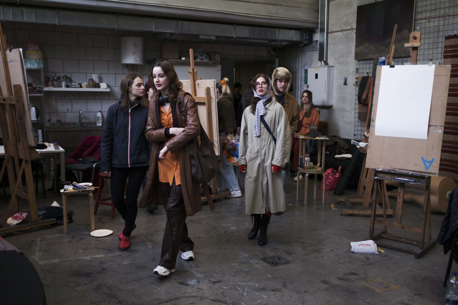 kilka osób w pracowni