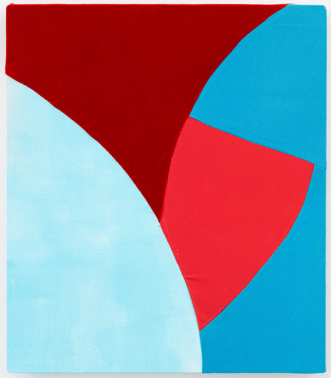 Abstrakcyjne kształty geometryczne w kolorach: bordowym, czerwonym, błękitnym i seledynowym