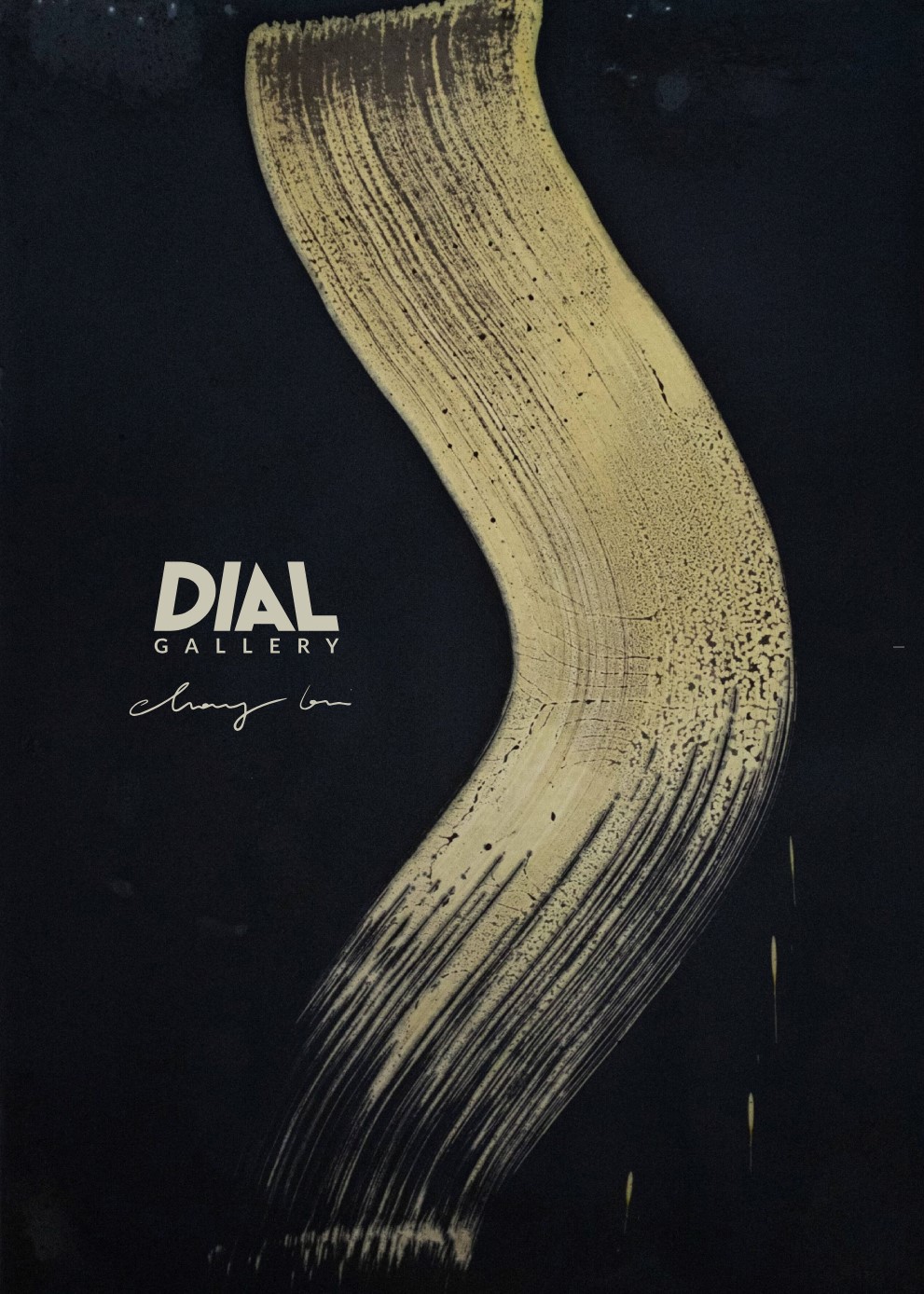 Motyw graficzny przypominający pociągnięcie pędzlem. Na czarnym tle