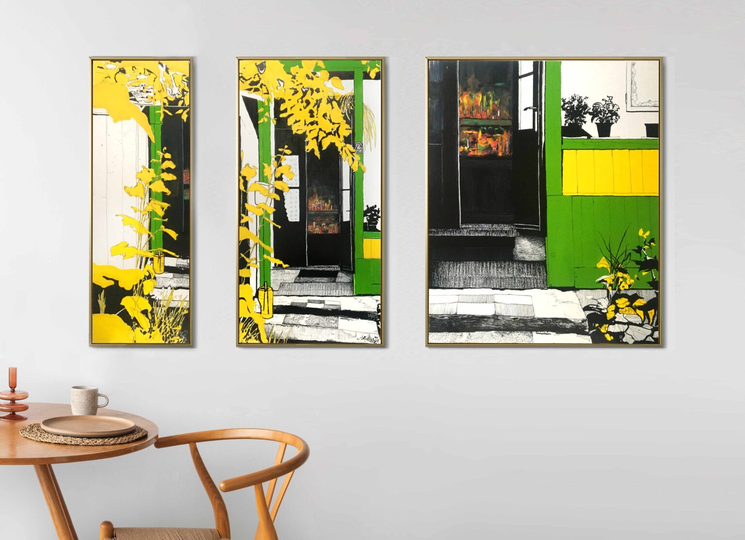 trzy obrazy w żółto zielonych odcieniach na ścianie, obok krzesło