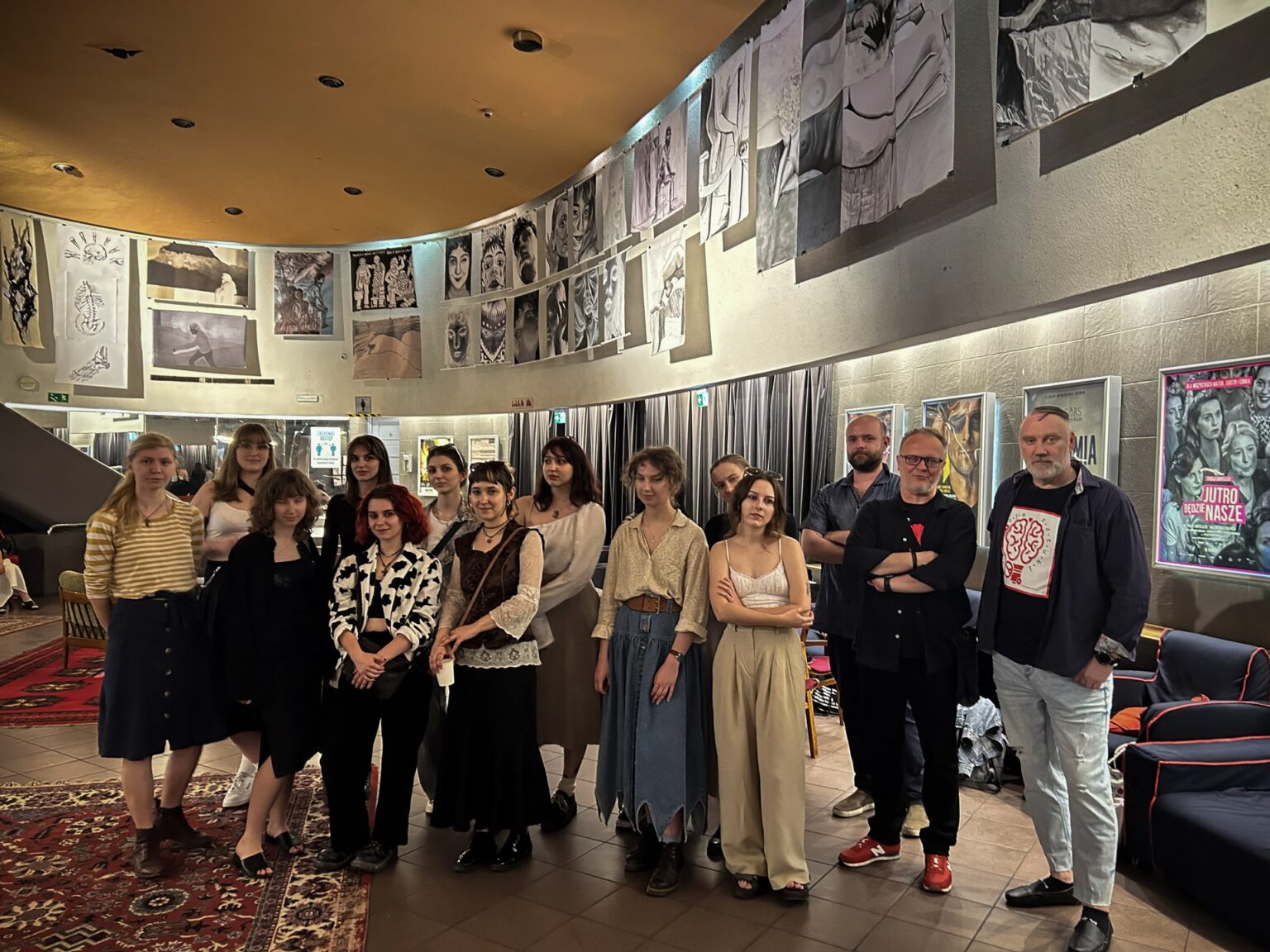 Widok wystawy w holu kinowym