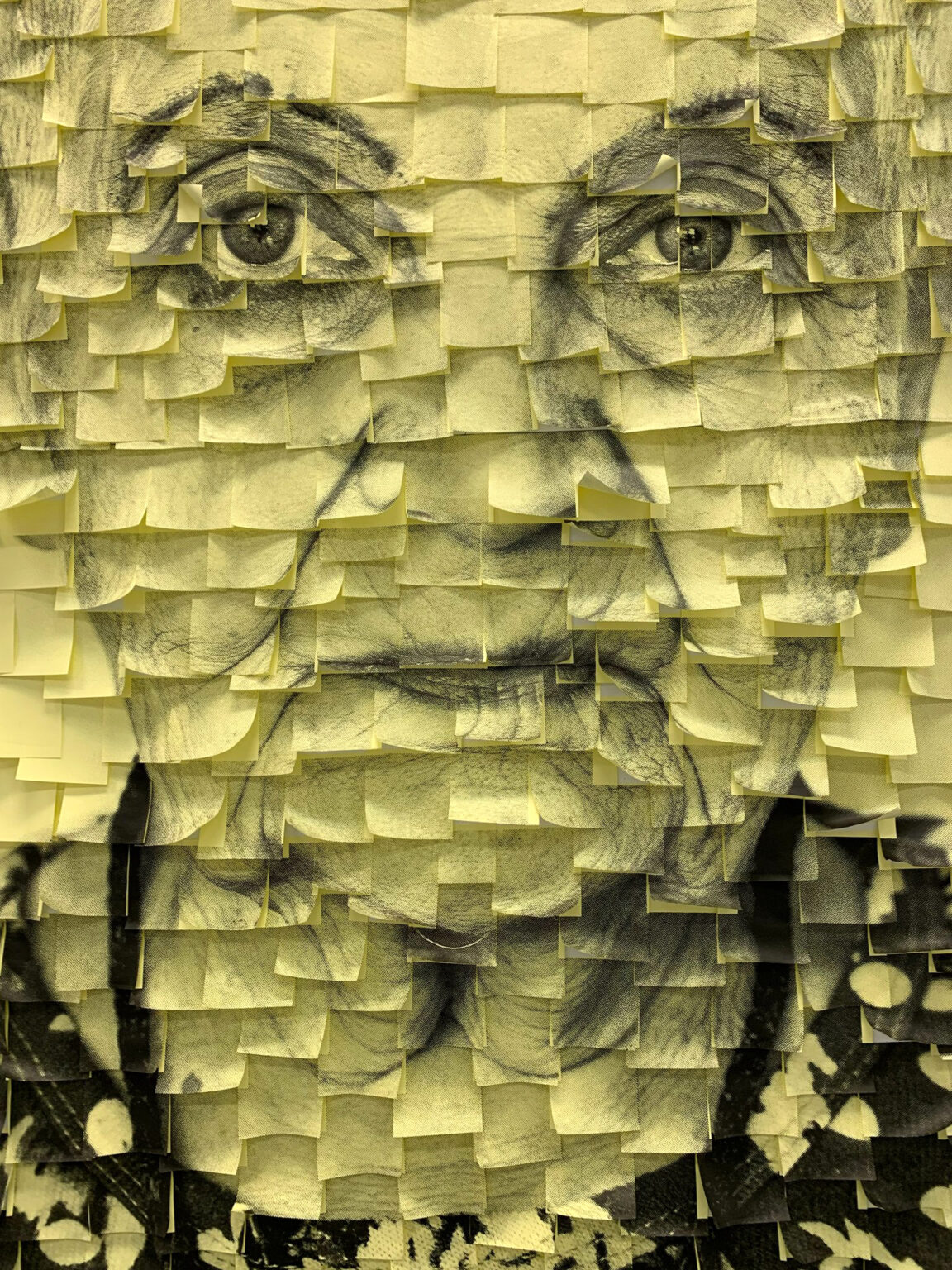 portret głowy kobiety wykonany z samoprzylepnych karteczek