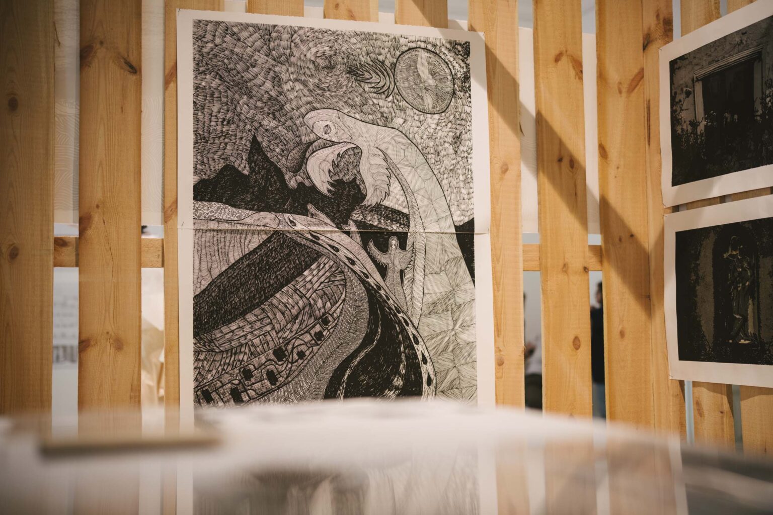 zbliżenie na czarno-biały sitodruk